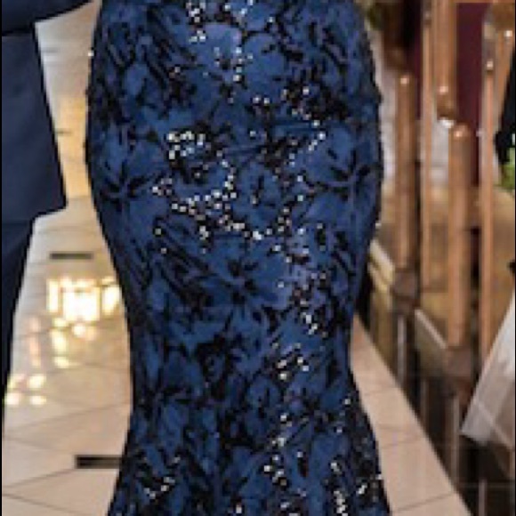 Nicole Bakti Mother of the Bride Navy Blue Sequin and Lace Mermaid Gown Size 14. - Picture 4 of 6